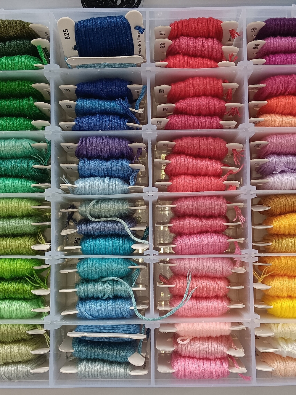Multicolor Embroidery Floss Storage Box - Assorted Colors - Picture 3 of 3